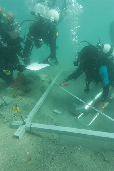 Students are documenting underwater site 